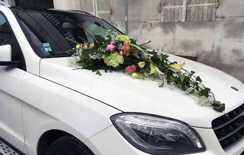 décoration florale voiture des mariés 2