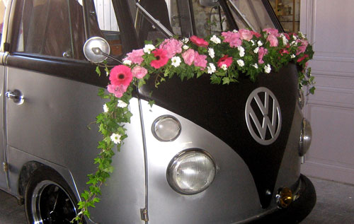 décoration florale voiture des mariés